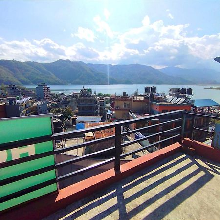 Hotel Santana Pokhara Quarto foto