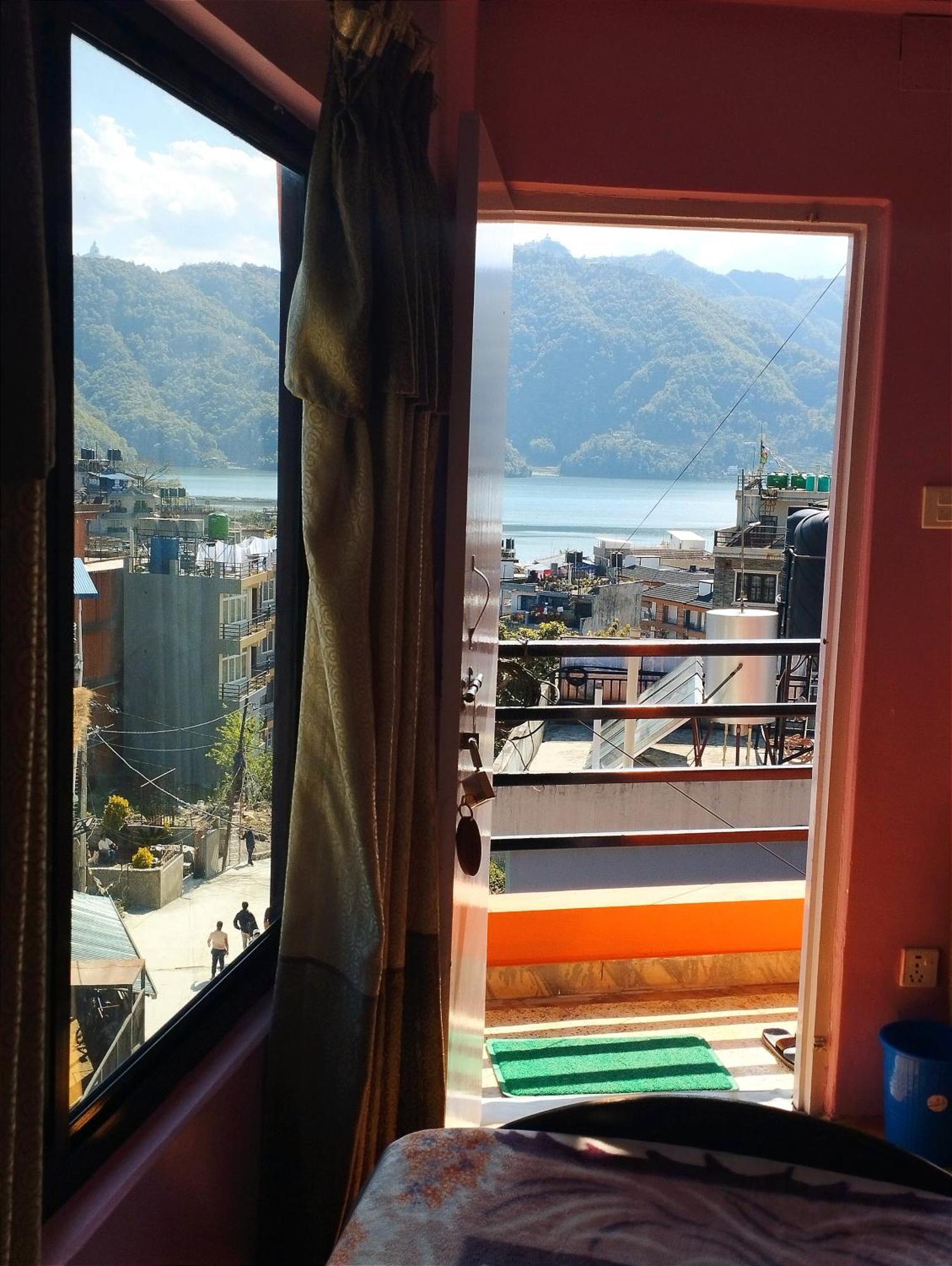 Hotel Santana Pokhara Quarto foto