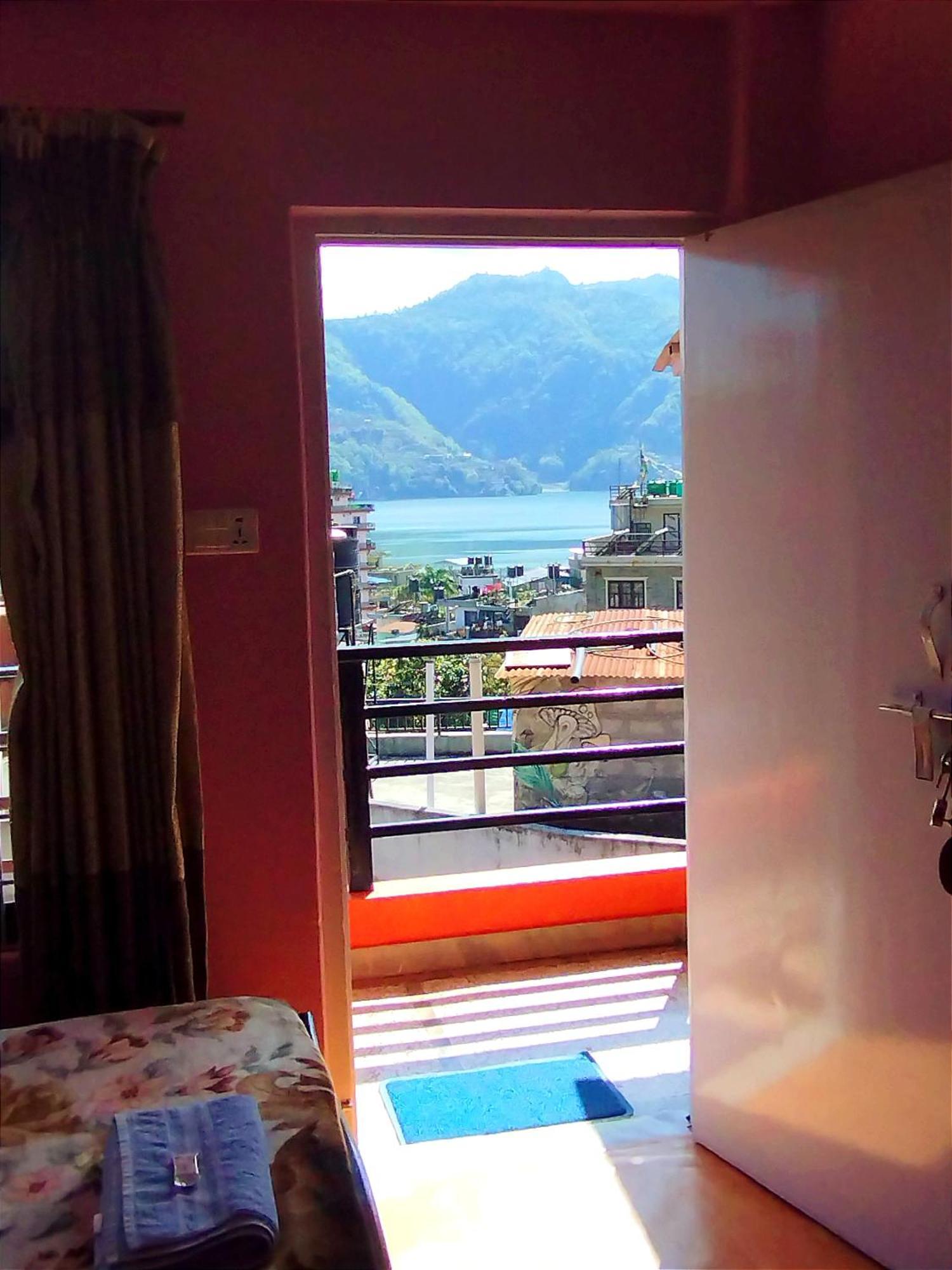 Hotel Santana Pokhara Quarto foto