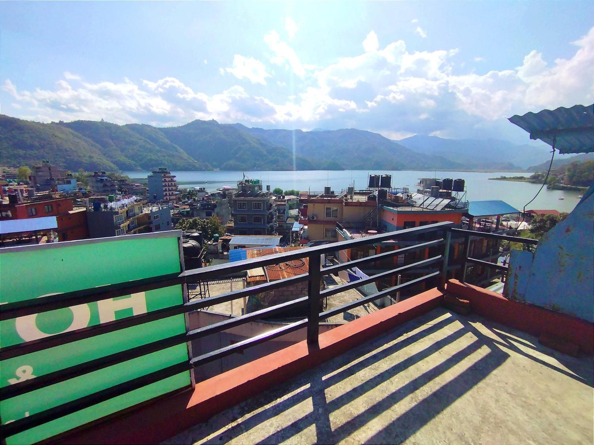 Hotel Santana Pokhara Quarto foto