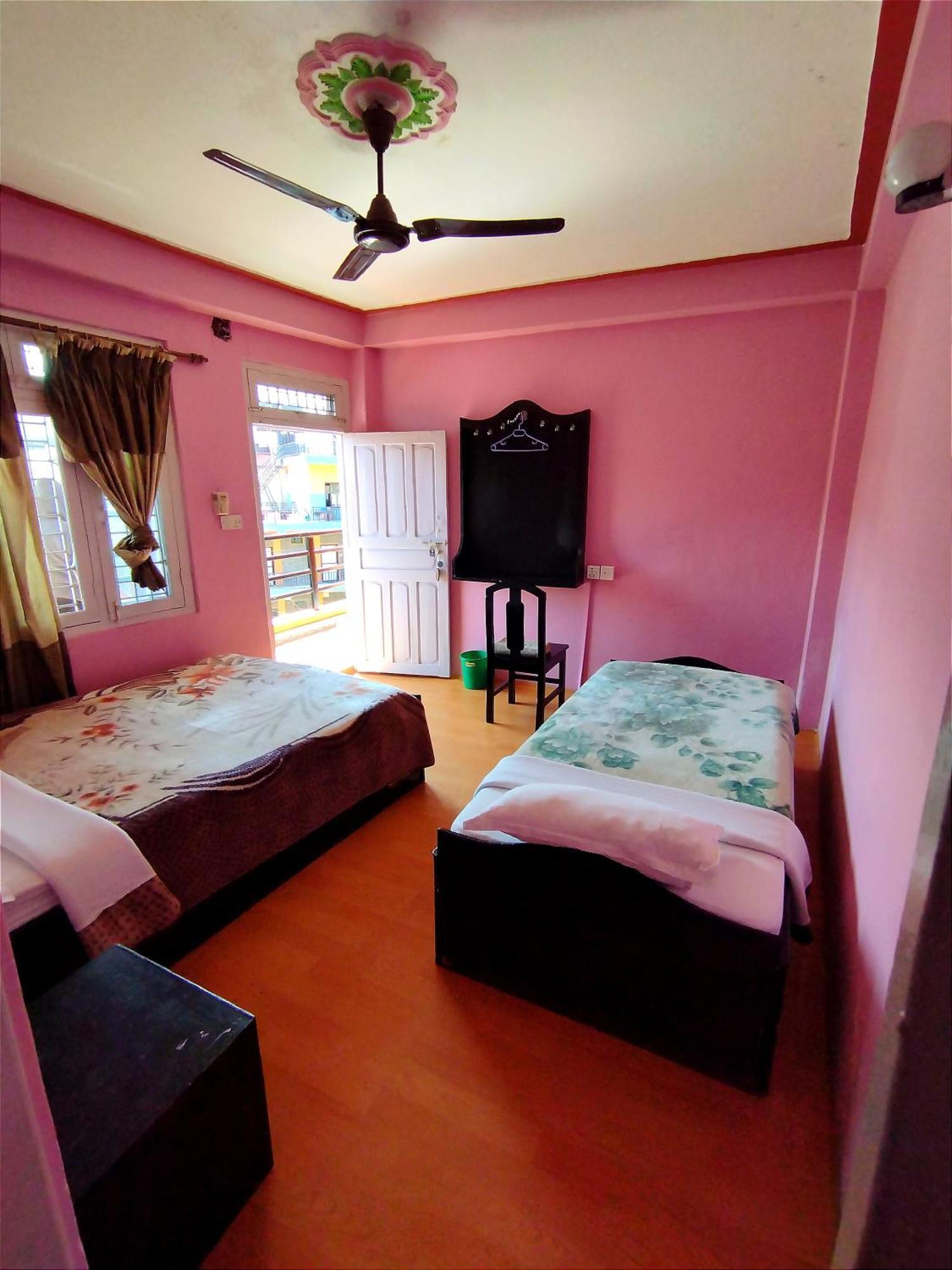 Hotel Santana Pokhara Quarto foto