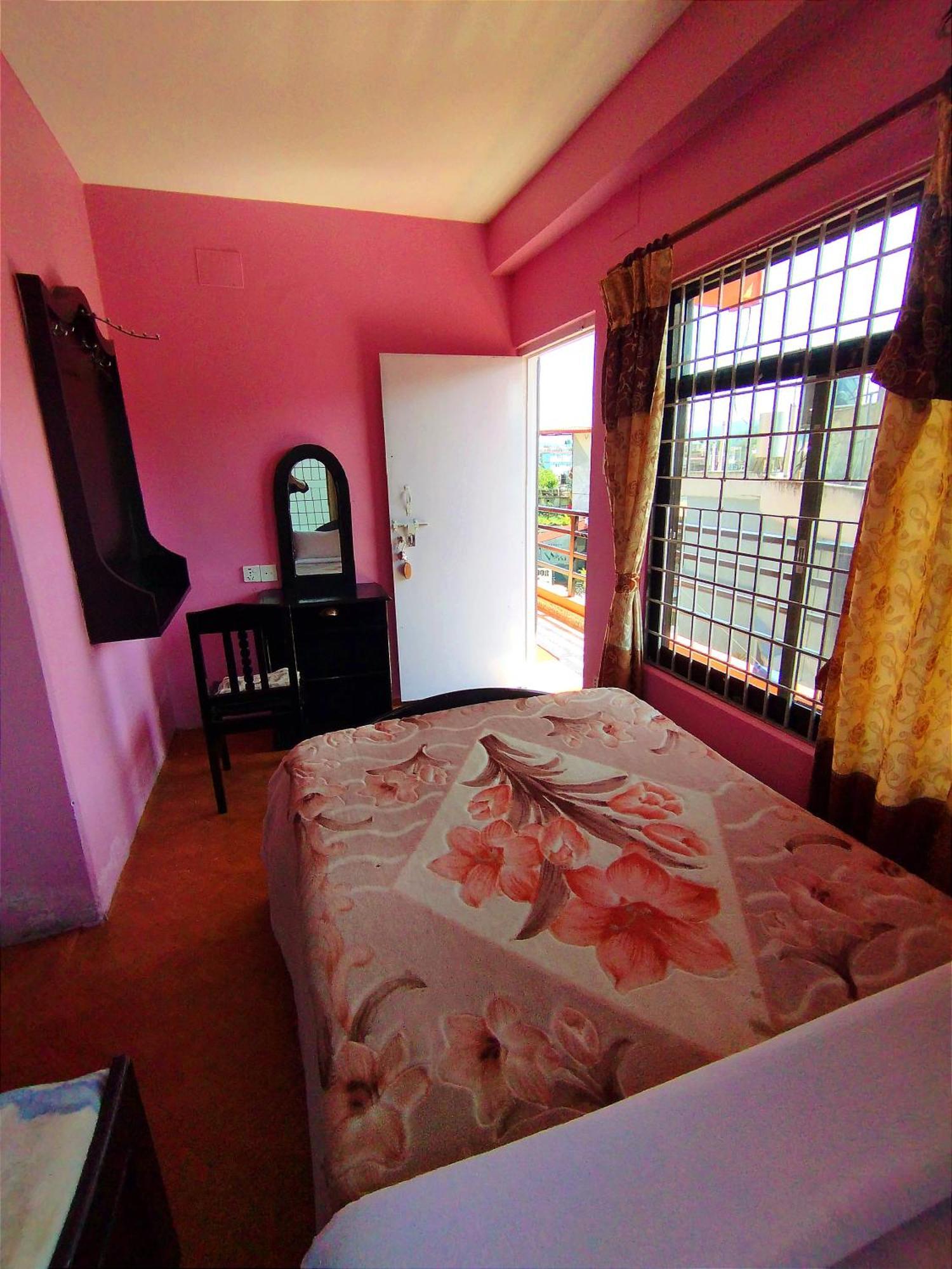 Hotel Santana Pokhara Quarto foto