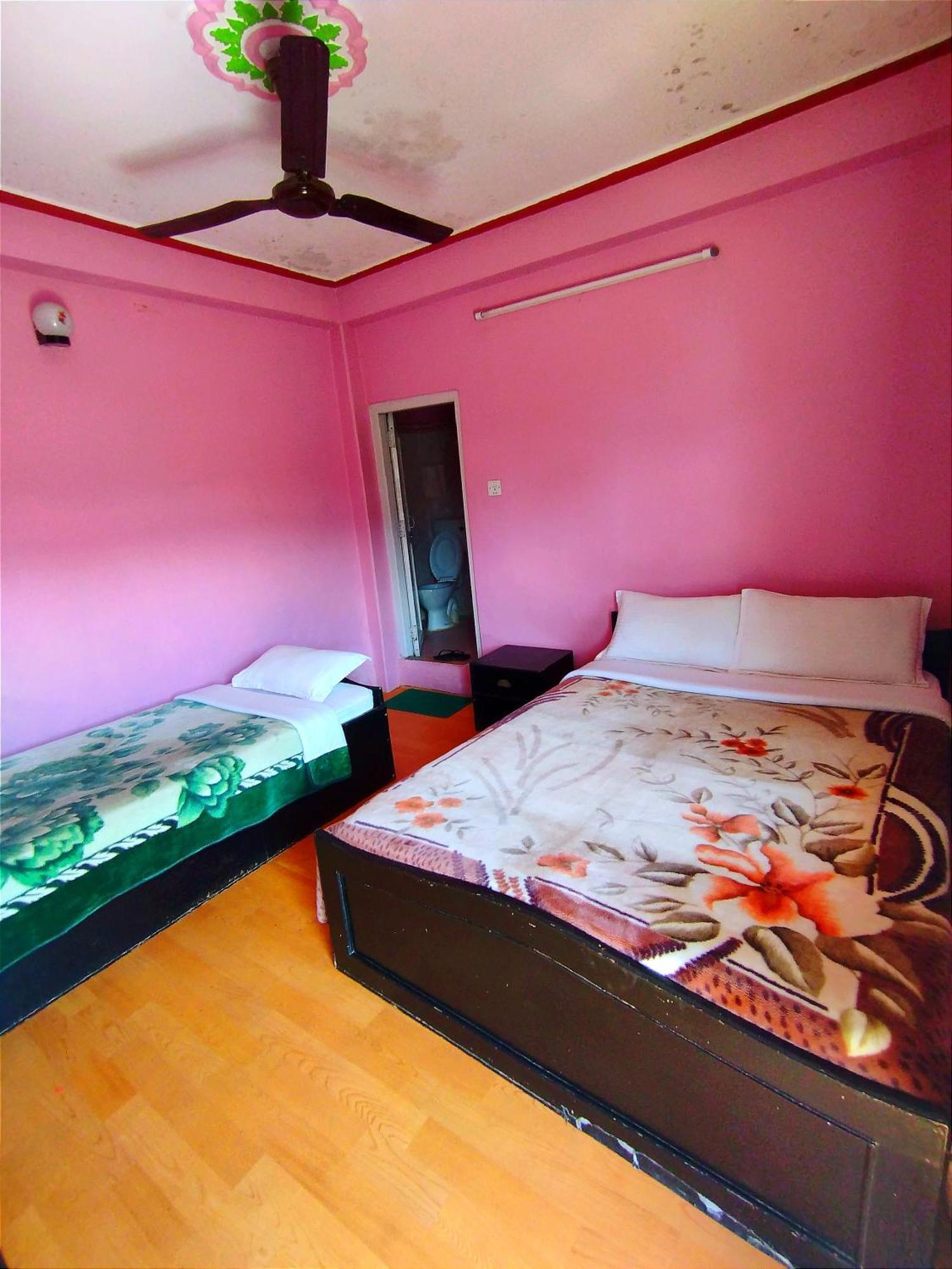 Hotel Santana Pokhara Quarto foto