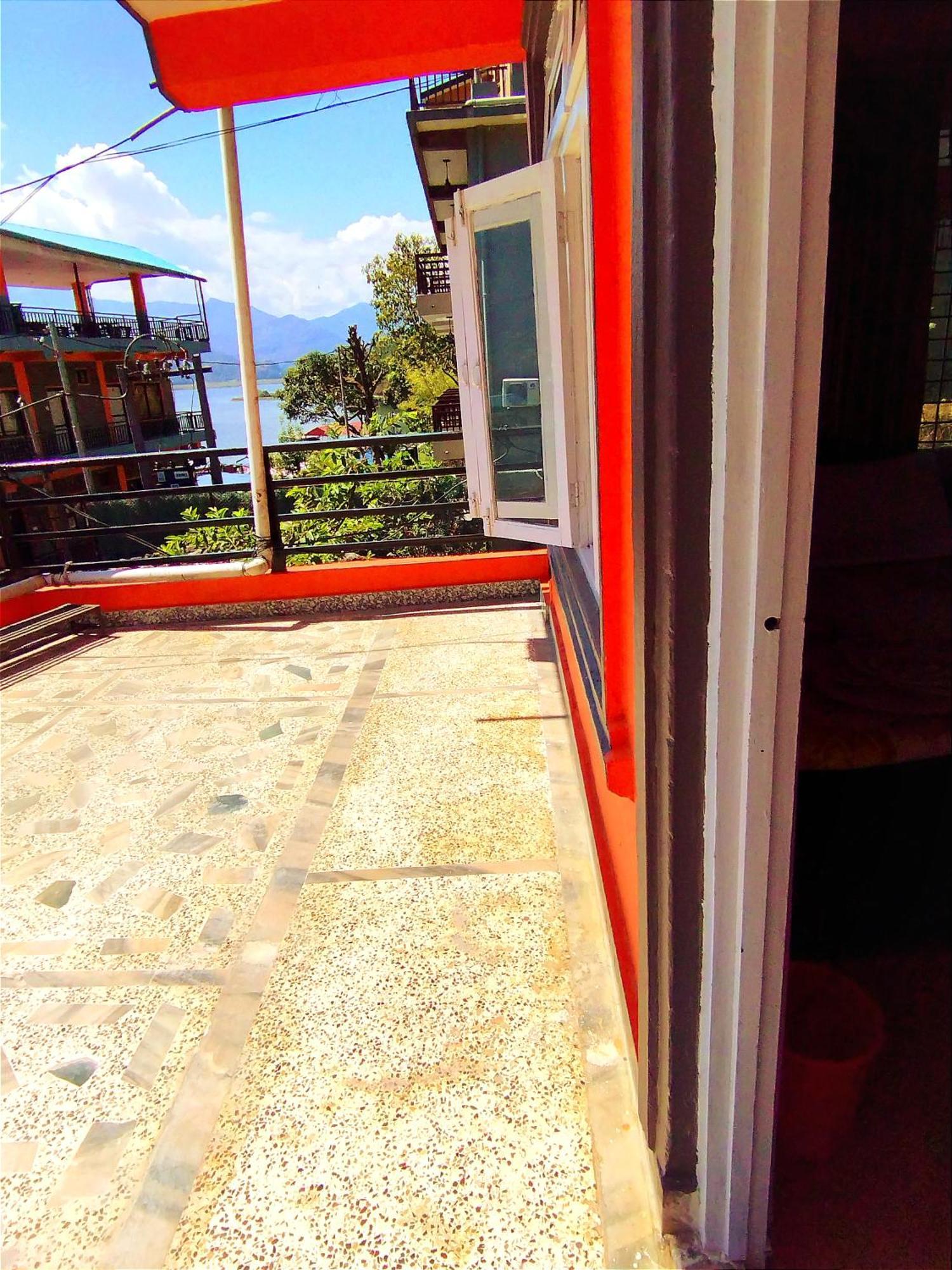 Hotel Santana Pokhara Quarto foto